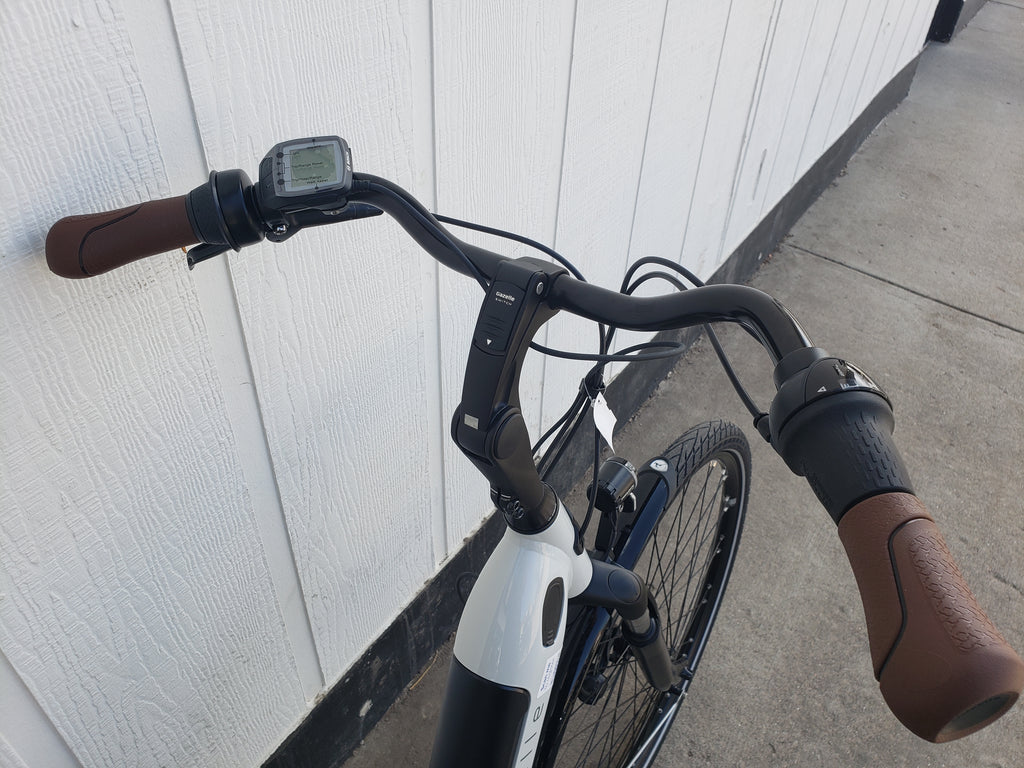 Gazelle Arroyo C7 Elite E-Bike, Frozen White