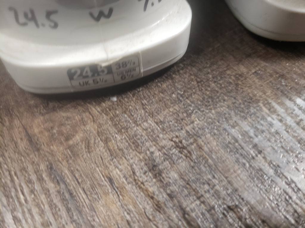 Fischer Vacuum 110 Trinity ski boots mondo 24.5 women 7.5