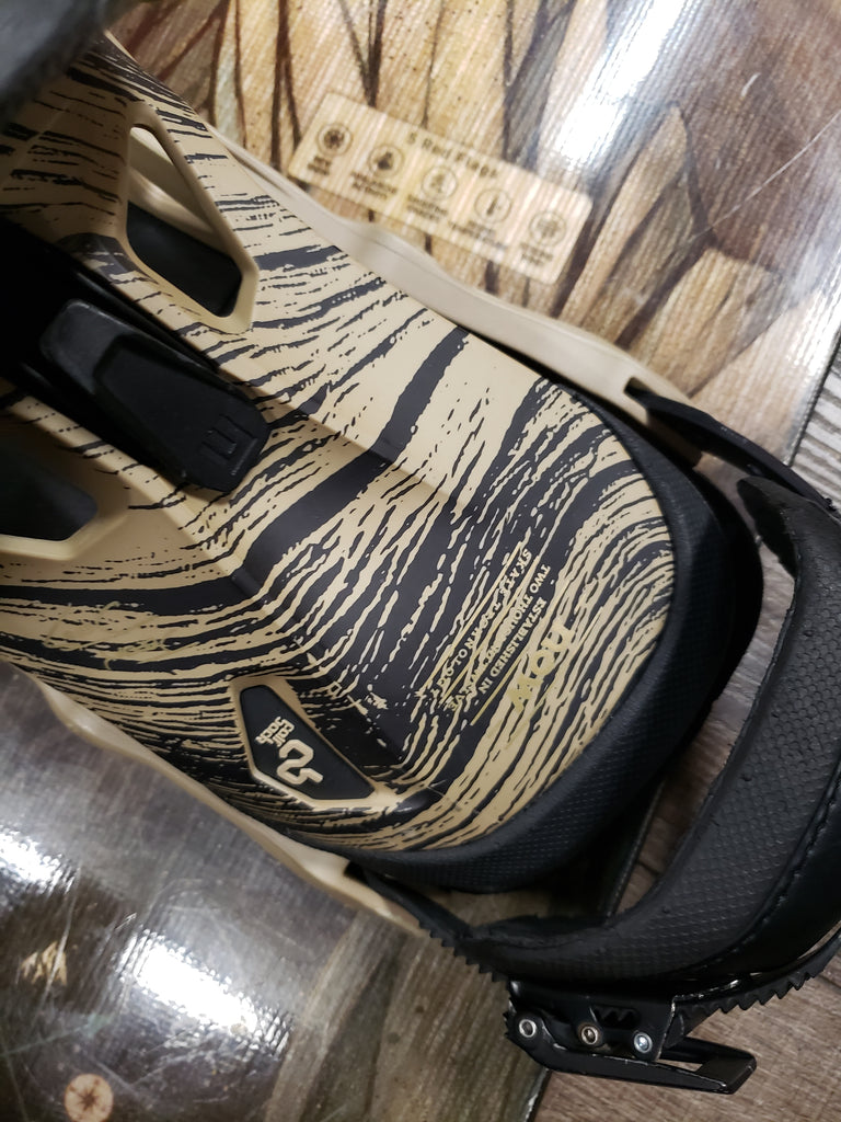 Jones Explorer 161 cm wide snowboard NOW bindings