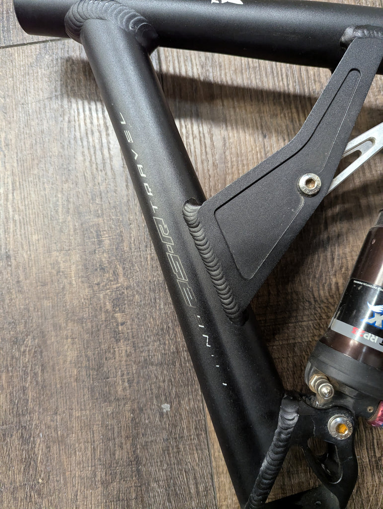 Yeti 575 26" Full Suspension Frame, Black, FOR PARTS/Cracked Headtube