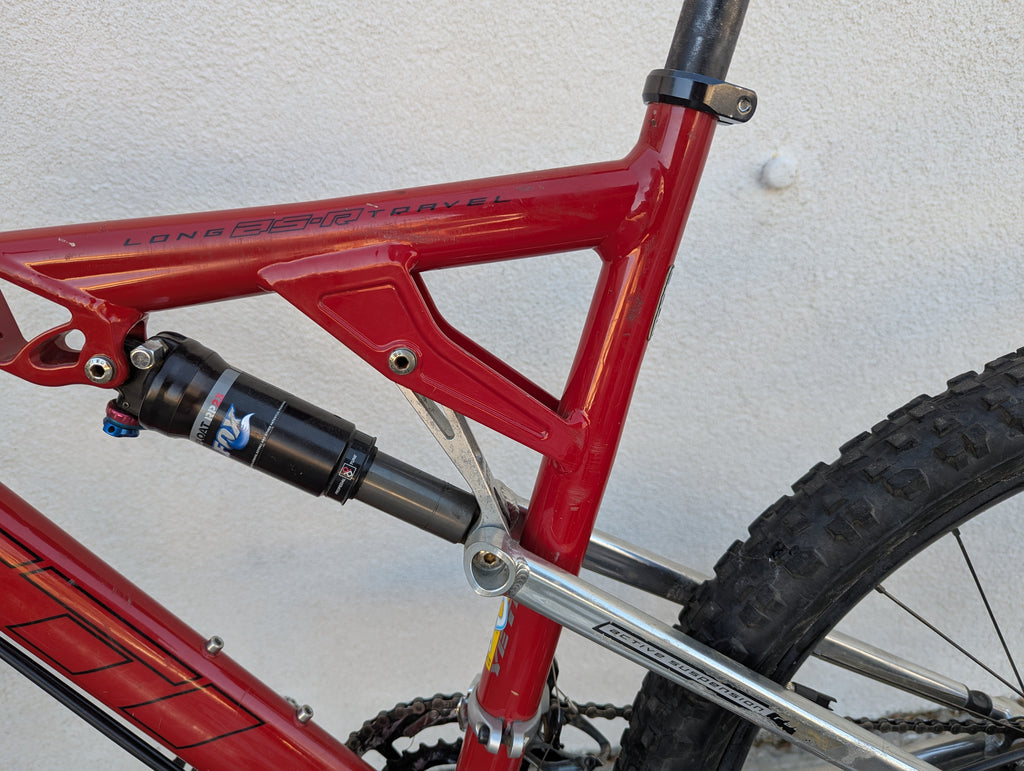 Yeti 575 26" Full Suspension Mountain Bike, FOR PARTS/Cracked BB