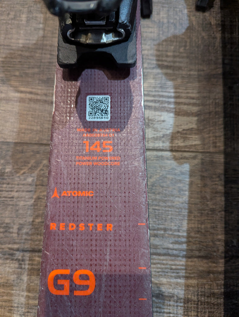 Atomic Redster G9 skis, 145cm, with Atomic Colt 10 Bindings