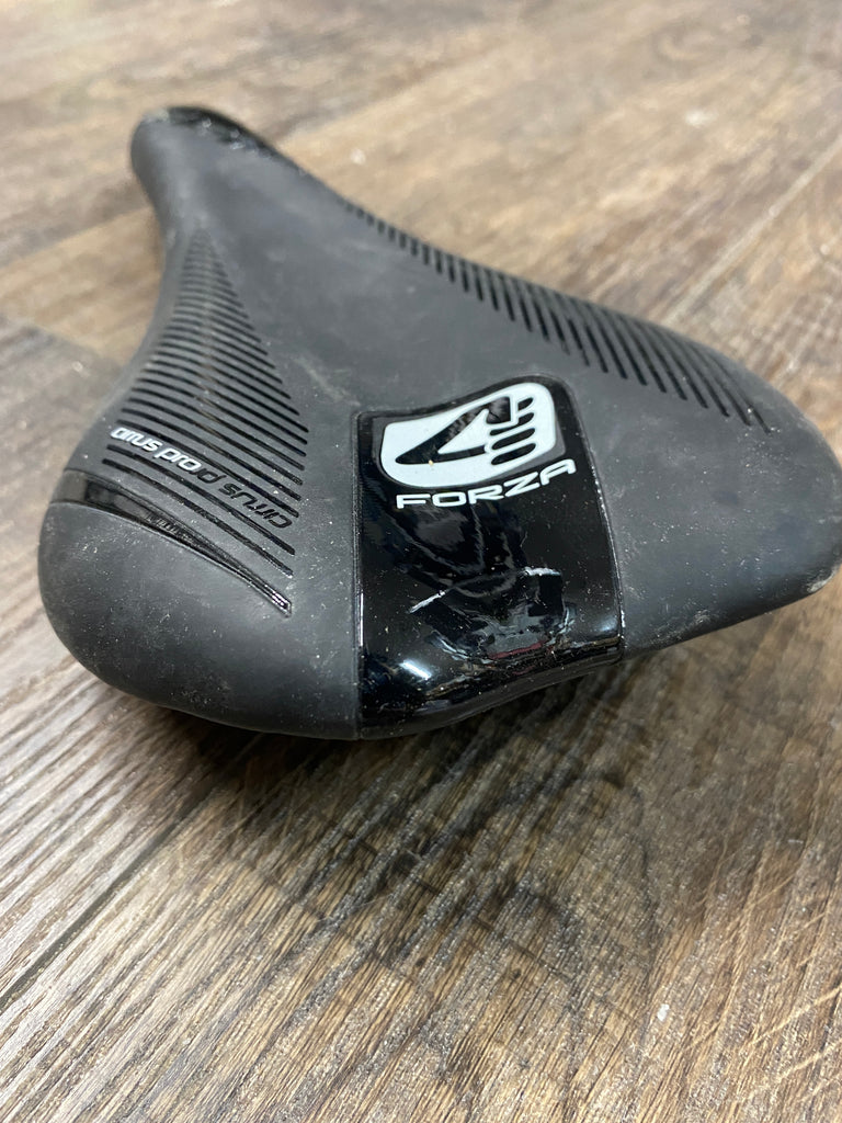 Forza Cirrus Pro carbon rail saddle 130mm wide road race
