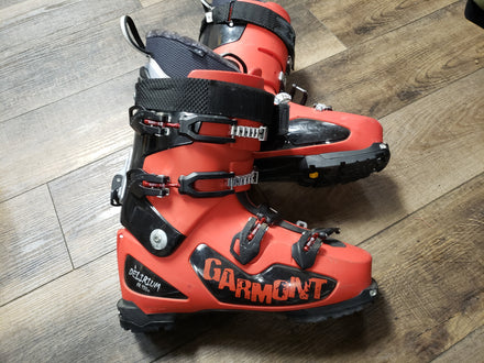 Dalbello Axion 10 Ski Boots, Cabrio, Mondo 26.5 Men's 8.5-9, Barely Us –  The Extra Mile Outdoor Gear & Bike