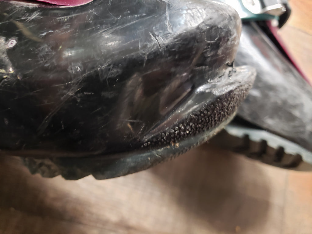 Vintage Aigner alpine carving snowboard boots 26 men 8 some damage