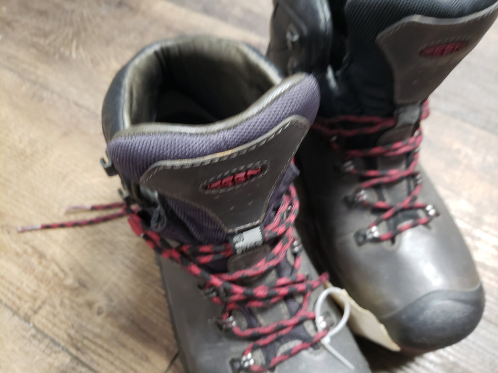 Keen Liberty waterproof leather hiking boots women 9
