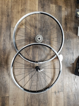 Shimano R500 700c wheelset bladed spokes 10 speed 100/130 rim brake