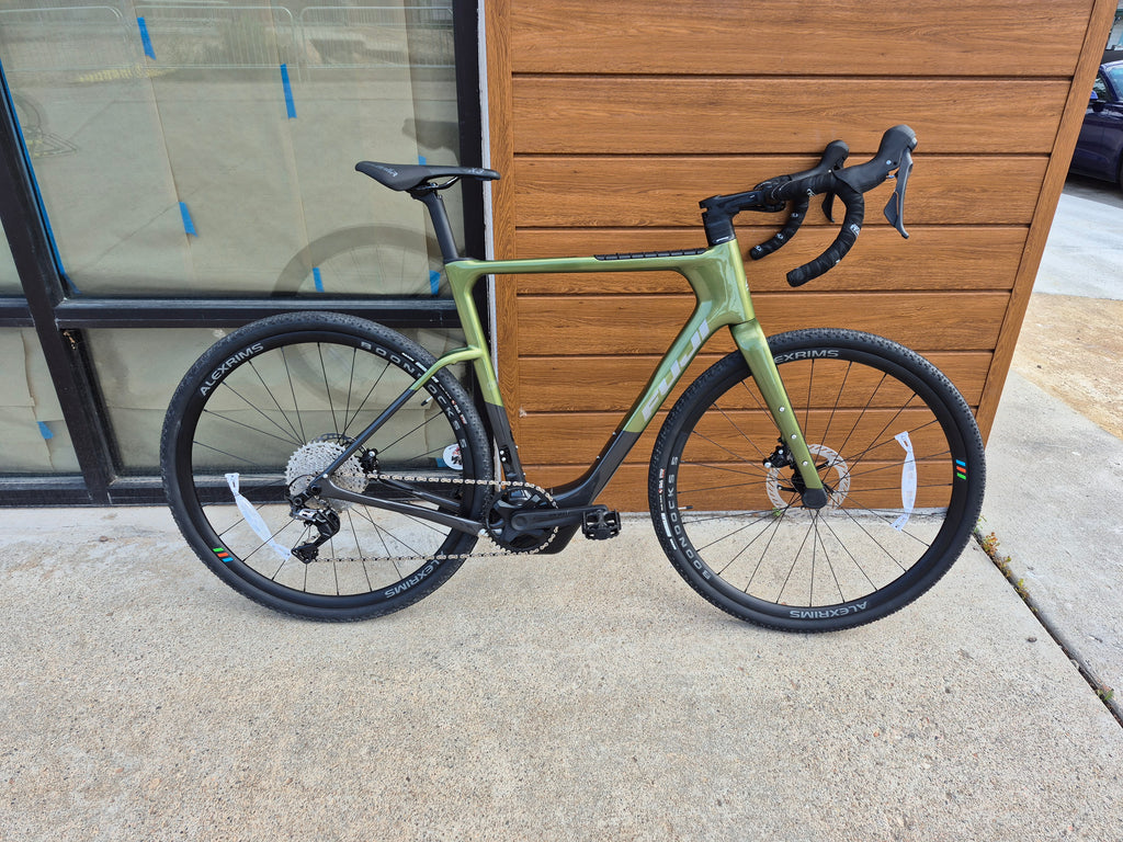 fuji e gravel bike NEW 56cm Fuji Jari Carbon 1.3 Carbon Gravel Bike, 1x11 GRX