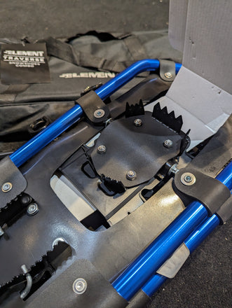 5th Element Traverse snowshoes w/ poles and bag 30 in