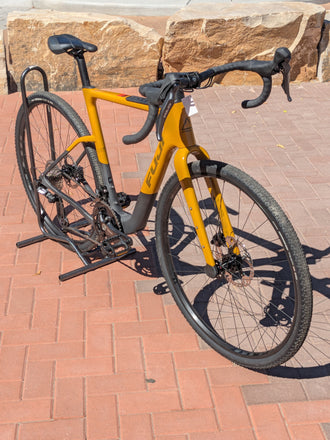 NEW 53cm Medium Fuji Jari Carbon 1.1 Carbon Gravel Bike, 2x12 GRX, Honeywheat Yellow