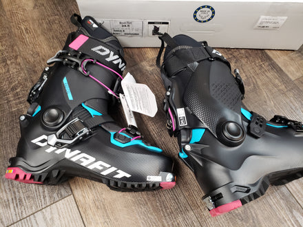 Dalbello Axion 10 Ski Boots, Cabrio, Mondo 26.5 Men's 8.5-9, Barely Us –  The Extra Mile Outdoor Gear & Bike