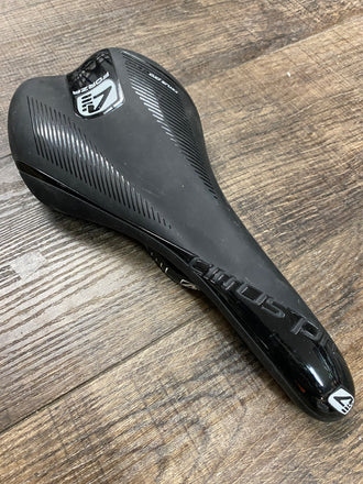 Forza Cirrus Pro carbon rail saddle 130mm wide road race